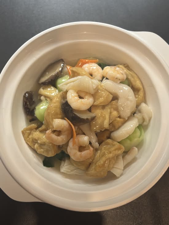 J5. Fried Seafood with Chinese Vegetable (海鮮炒時菜)